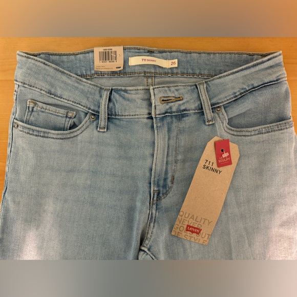 Levi’s Midrise Sculpt Jeans - Picture 4 of 4